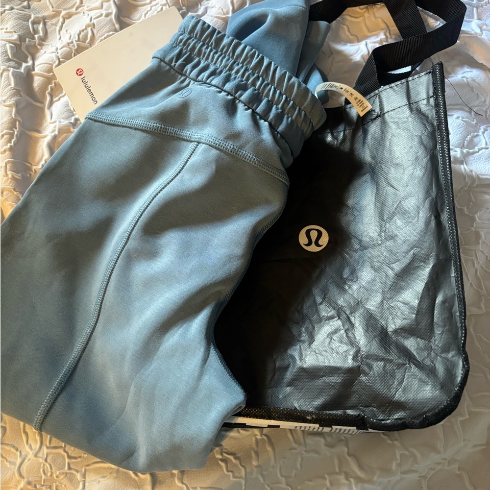 Lululemon Softstreme HR straight leg crop, utility blue size 0, NWT Plus bag - Picture 9 of 10